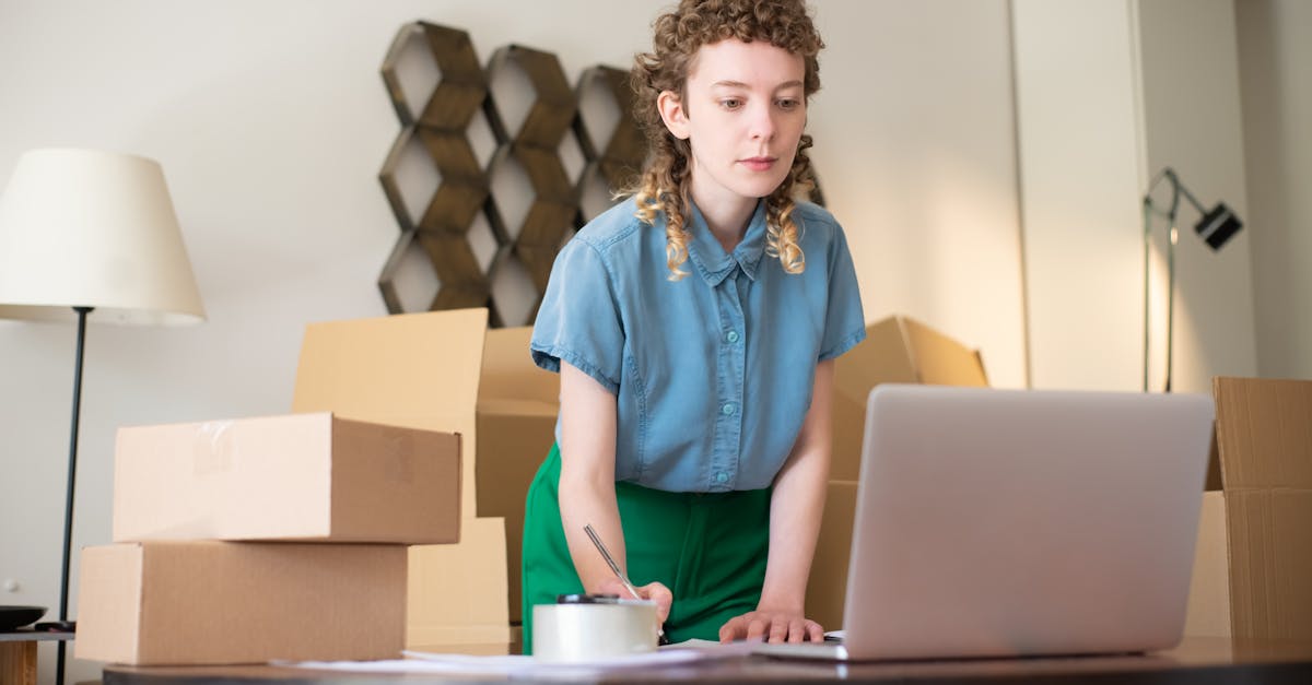 How to Navigate International Shipping Regulations for E-commerce